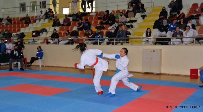 Hendek’te Düzenlenen  U21 İller Arası Karate Turnuvası ilk gününde heyecanlı anlara sahne oldu