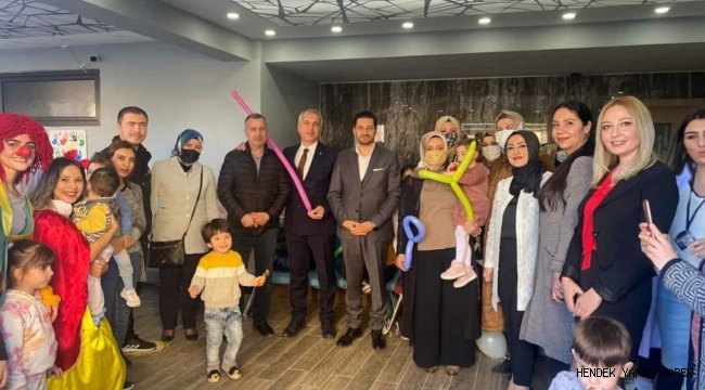 Hendek’te Siyasiler 3 Aralık Dünya Engelliler Gününde çeşitli ziyaretlerde bulundular.