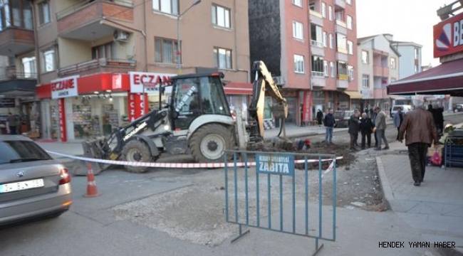 Hendek’te Vatandaşlara Uyarı Araçlarınızı O Cadde üzerine bırakmayın 