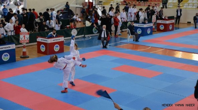 ÜMİT GENÇ U21 İLLER ARASI KARATE TURNUVASINDA HENDEK’E 12 MADALYA 