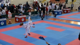 ÜMİT GENÇ U21 İLLER ARASI KARATE TURNUVASINDA HENDEK’E 12 MADALYA 