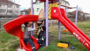 Hendek Belediyesi Çocuk Parkları Yenileme Çalışmalarına Devam ediyor
