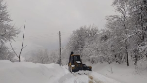 HENDEK BELEDİYESİ KAR TİMİ 24 SAAT ESASINA GÖRE ÇALIŞARAK SEFERBERLİK İLAN ETTİ 