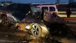 Hendek D-100'de Sabaha Karşı Bariyerlere ok gibi saplandı: 1'i ağır 2 yaralı