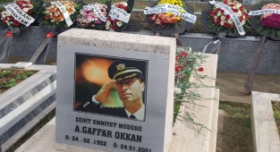 ŞEHİT A.GAFFAR OKKAN MEZARI BAŞINDA ANILACAK 