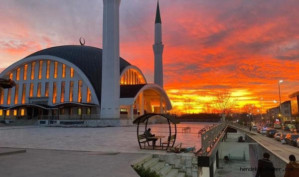 Cuma Hutbesi: "Müminin Miracı Namaz"