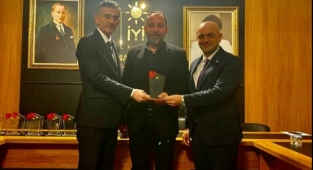 Dikbayır ve Kılıçaslan'dan İlçe Başkanlarına teşekkür plaketi