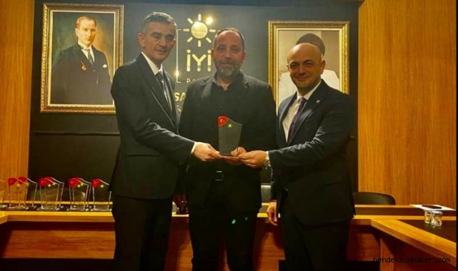 Dikbayır ve Kılıçaslan'dan İlçe Başkanlarına teşekkür plaketi