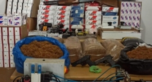 Hendek'te açık tütün satanlara operasyon: 2 gözaltı