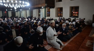 HENDEK’TE MİRAÇ KANDİLİNDE CAMİLER DOLDU TAŞTI ELLER DUAYA AÇILDI