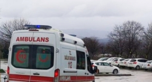 Hendek'te Traktör devrildi;1 Ağır Yaralı