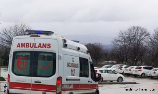 Hendek'te Traktör devrildi;1 Ağır Yaralı