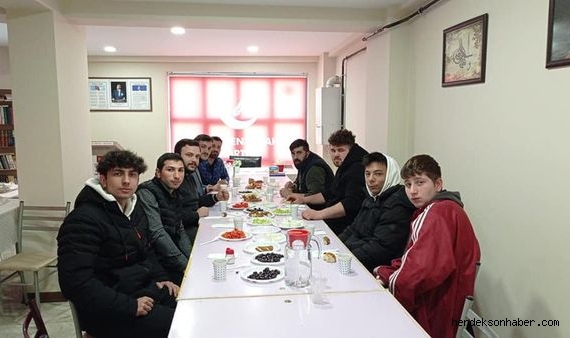 Hendek Yeniden Refah Partili Gençler Kahvaltıda Buluştu 