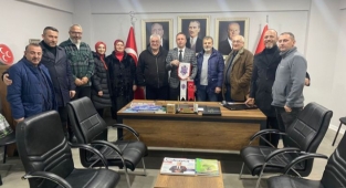 Akova Barış Spor Yönetiminden Hendek MHP Teşkilatına ziyaret