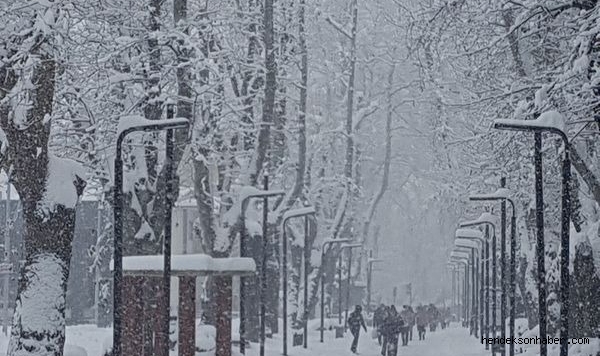 Eyvah Eyvah Kar Geri Geliyor