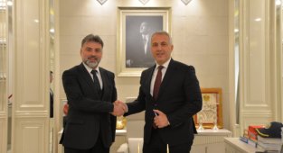 HENDEK BELEDİYESİ TOPLU İŞ SÖZLEŞMESİNDE İMZALAR ATILDI