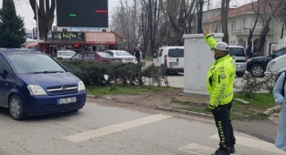 Hendek İlçe Emniyet Müdürlüğü Trafik Ekiplerince Yaya Geçidi Uygulaması 