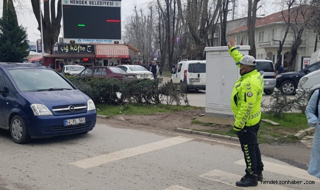 Hendek İlçe Emniyet Müdürlüğü Trafik Ekiplerince  Yaya Geçidi Uygulaması