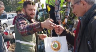 Hendek' te Vatandaşlara Ücretsiz Fidan Dağıtımı Yapıldı ​