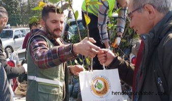 Hendek' te Vatandaşlara Ücretsiz Fidan Dağıtımı Yapıldı  ​