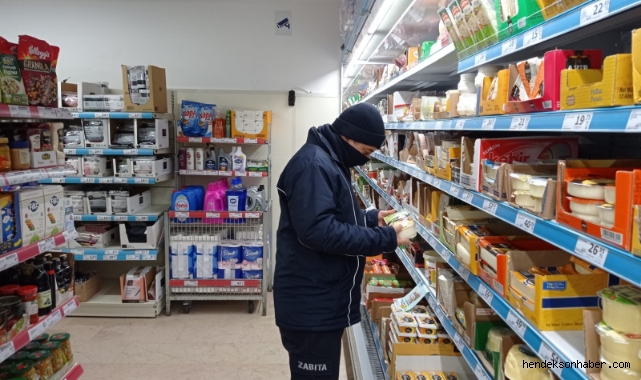 HENDEK ZABITA MÜDÜRLÜĞÜ EKİPLERİ MARKETLERE SIKI DENETİME DEVAM EDİYOR 