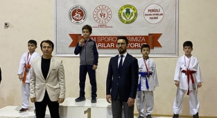 HENDEKLİ KARATECİLER 69 MADALYA İLE TURNUVAYI AÇIK ARA ŞAMPİYONLUKLA TAMAMLADI