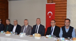 SAĞLIKÇILARDAN BAŞKAN TURGUT BABAOĞLU’NA PLAKETLİ TEŞEKKÜR 