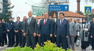 23 NİSAN HENDEK CUMHURİYET MEYDANINDA COŞKUYLA KUTLANDI