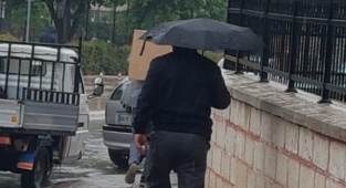 Aman Dikkat Siz Siz Olun Cuma Cumartesi Günü Şemsiyesiz dışarı çıkmayın 