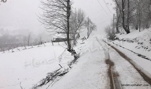 Burası Hendek Dikmen Kar Kalınlığı 20 Santim 