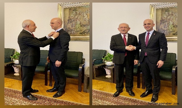 Ender Serbes CHP’ye katıldı Rozeti Genel Başkanı Kemal Kılıçdaroğlu taktı.