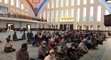 CUMA HUTBESİ  DİJİTAL DÜNYADA DEĞERLERİYLE AİLE OLMAK