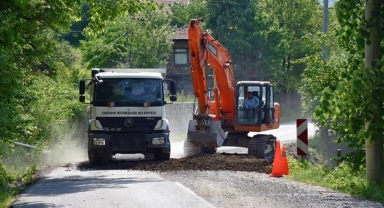 Hendek Aksu Mahallesi’nde Yol Çöktü