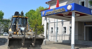 Hendek Emniyet Müdürlüğü Bahçesinde Çevre Düzenlemesi