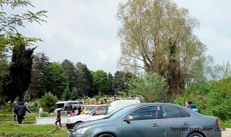 Hendek’te Arefe Günü Vatandaşlar Mezarlığa Akın Etti