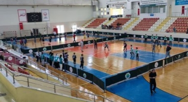 Hendek Yeni Kapalı Spor Salonunda Düzenlenen Çocuk Oyunları Şenlikleri Sona Erdi 