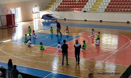 Hendek Yeni Spor Salonunda Çocuk Oyunları Şenliği Başladı 