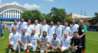 MİLLİ SPORCULARLA HENDEK ATATÜRK STADYUMUNDA GÖRKEMLİ BAŞLANGIÇ