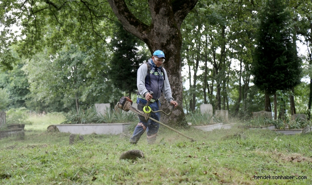 Sakarya Büyükşehir mezarlıkları bayrama hazırlıyor