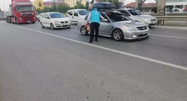 Hendek Din Görevlileri Bayram Trafiğine Takılan Sürücülere İkramda bulundu