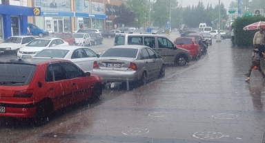 Dikkat! Valilikten 'gök gürültülü sağanak yağış' uyarısı