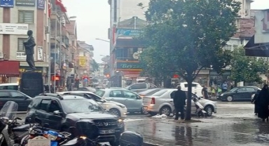 Hendek'te Bunaltan Nem Ve Sıcaklık Yerini Yağmura Bıraktı