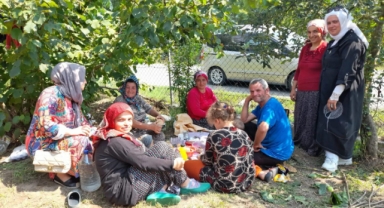 Hendek'te Fındık İşçilerinin Sofrasına Konuk Oldular
