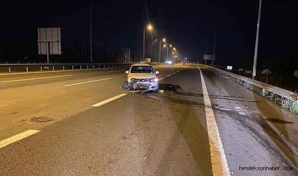 Hendek'te Kontrolden Çıkan Araç Bariyerlere Çarptı 1 Yaralı