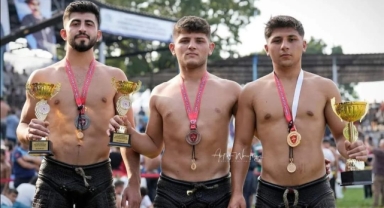 Sakarya Büyükşehir pehlivanlarından gurur tablosu
