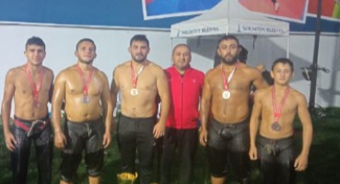 Büyükşehir pehlivanları madalya avında