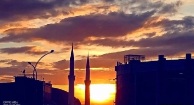 Cuma Hutbesi: “Anne Baba: Cenneti Kazanma Vesilesi”