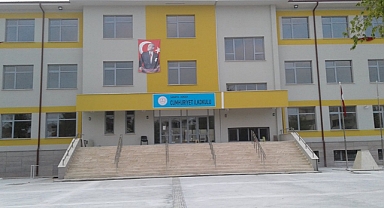 Hendek Cumhuriyet ilkokulu İkili Eğitim Kararı Aldı Veliler Tepki Gösterdi 