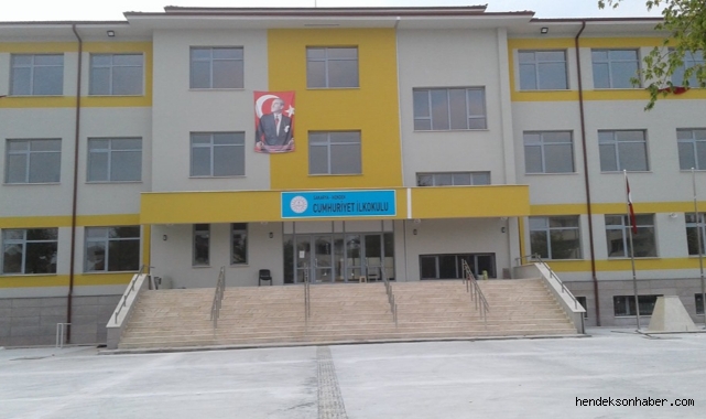 Hendek Cumhuriyet ilkokulu İkili Eğitim Kararı Aldı Veliler Tepki Gösterdi