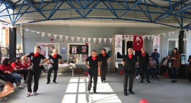 Hendek Melek Nişancı Huzurevi Sakinlerinden Dans Gösterisi